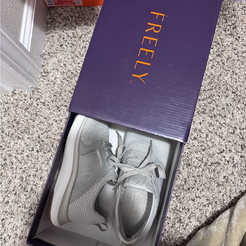 Freely Women's Athletic Shoes - Gray